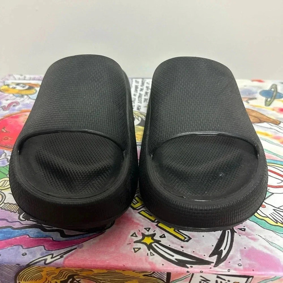 Black Chunky Slides - Picture 2 of 4